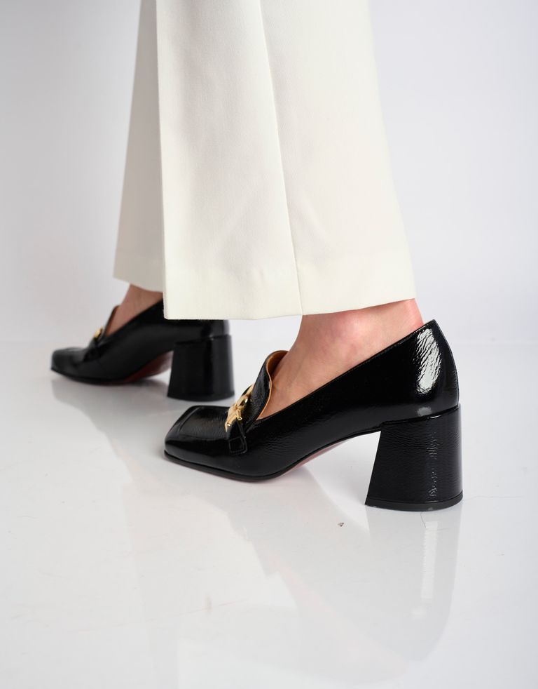 נעלי נשים - Chie Mihara - נעלי מוקסין עם עקב URSALI - שחור4