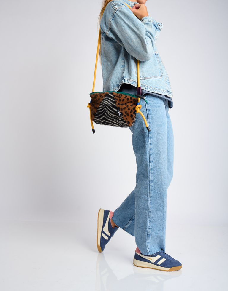 נעלי נשים - Flower Mountain - תיק צד POCKET FM - זברה4