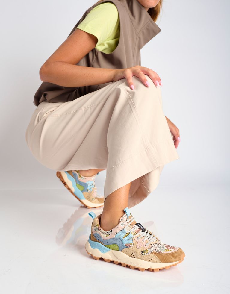 נעלי נשים - Flower Mountain - סניקרס פרחוניות YAMANO - חום4