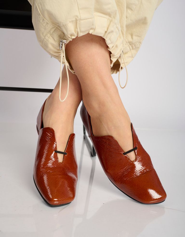 נעלי נשים - Yuko Imanishi - נעלי עור שטוחות AZU - חום נחש4