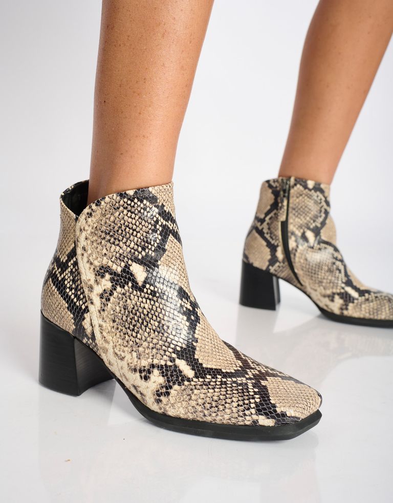 נעלי נשים - Yuko Imanishi - מגפונים עם עקב ORI - נחש2