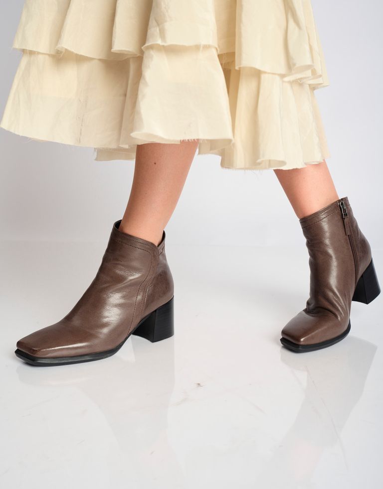 נעלי נשים - Yuko Imanishi - מגפונים עם עקב ORI - חום3