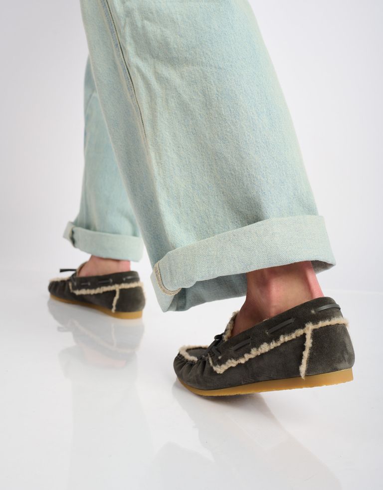 נעלי נשים - Jeffrey Campbell - מוקסינים עם פרווה COMFY - אפור4