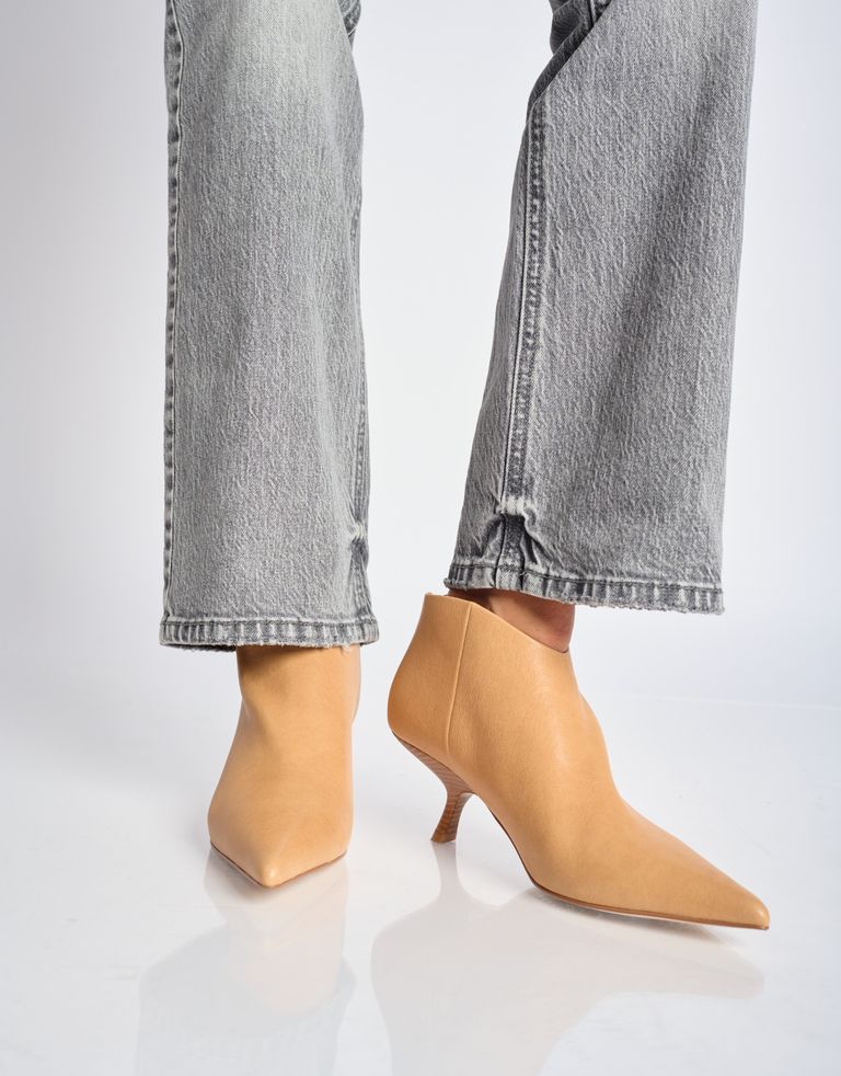 נעלי נשים - Jeffrey Campbell - מגפוני עקב HOOKED - בז'4