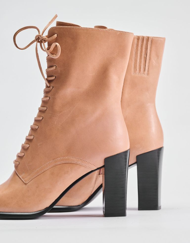 נעלי נשים - Jeffrey Campbell - מגפוני עקב עם שרוכים SCRI - בז'1