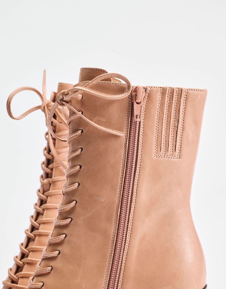 נעלי נשים - Jeffrey Campbell - מגפוני עקב עם שרוכים SCRI - בז'4