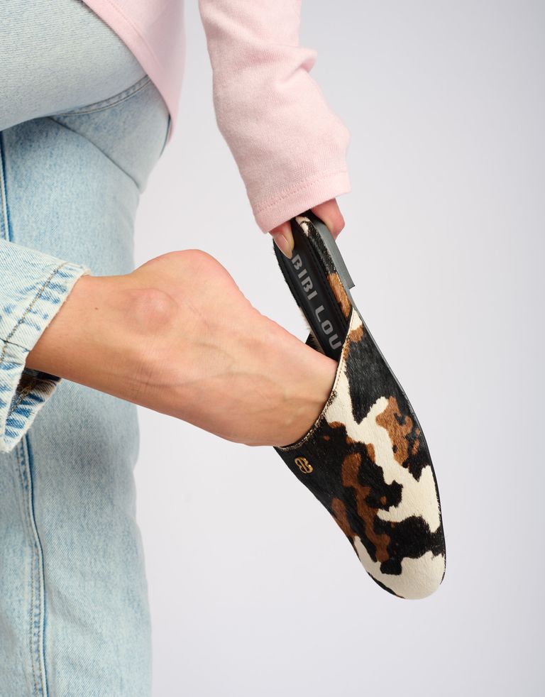 נעלי נשים - Bibi lou - כפכפים עם הדפס MARANTA - לבן   חום3