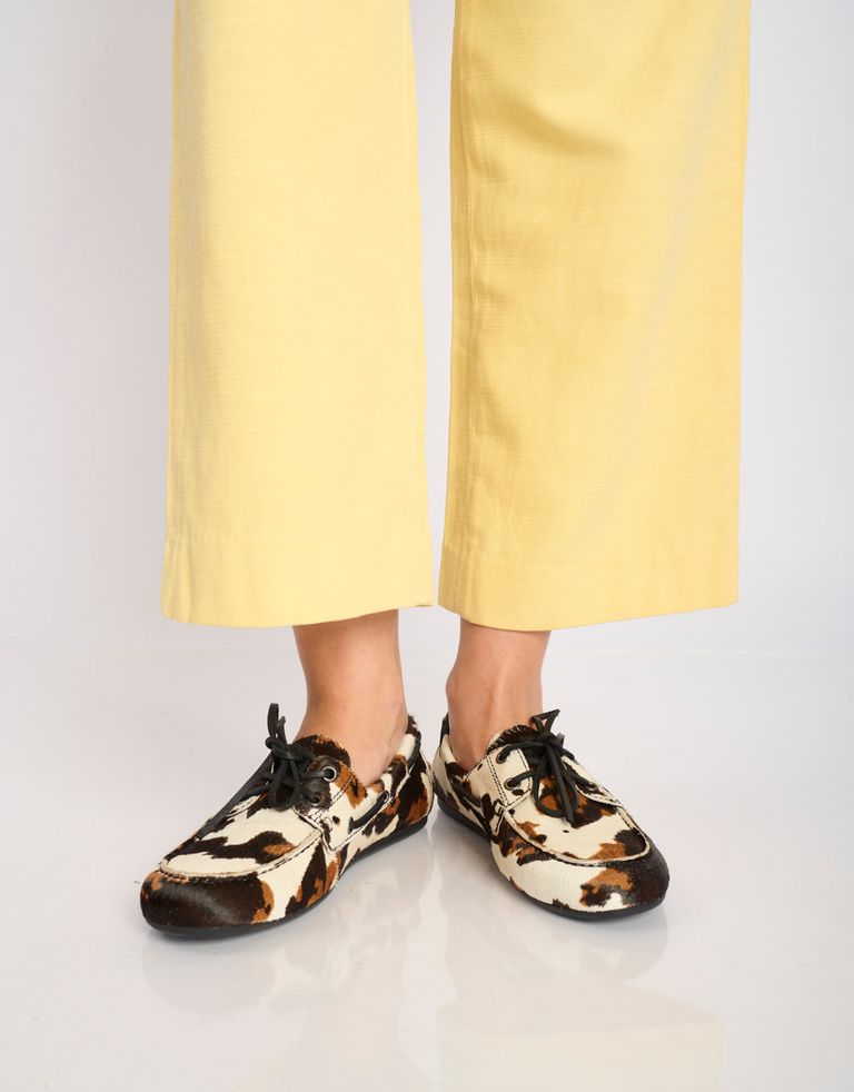 נעלי נשים - Bibi lou - נעלי מוקסין עם הדפס TANA - לבן   חום2