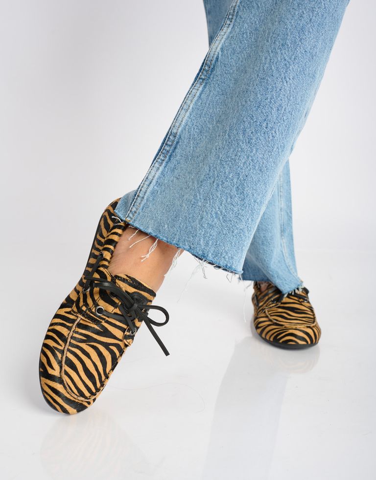 נעלי נשים - Bibi lou - נעלי מוקסין עם הדפס TANA - זברה3