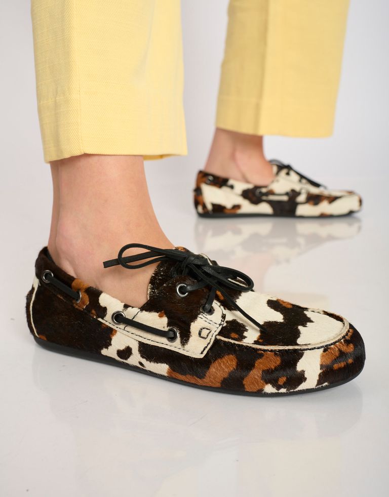 נעלי נשים - Bibi lou - נעלי מוקסין עם הדפס TANA - לבן   חום3