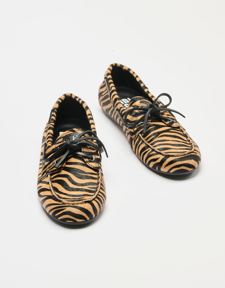נעלי נשים - Bibi lou - נעלי מוקסין עם הדפס TANA - זברה4