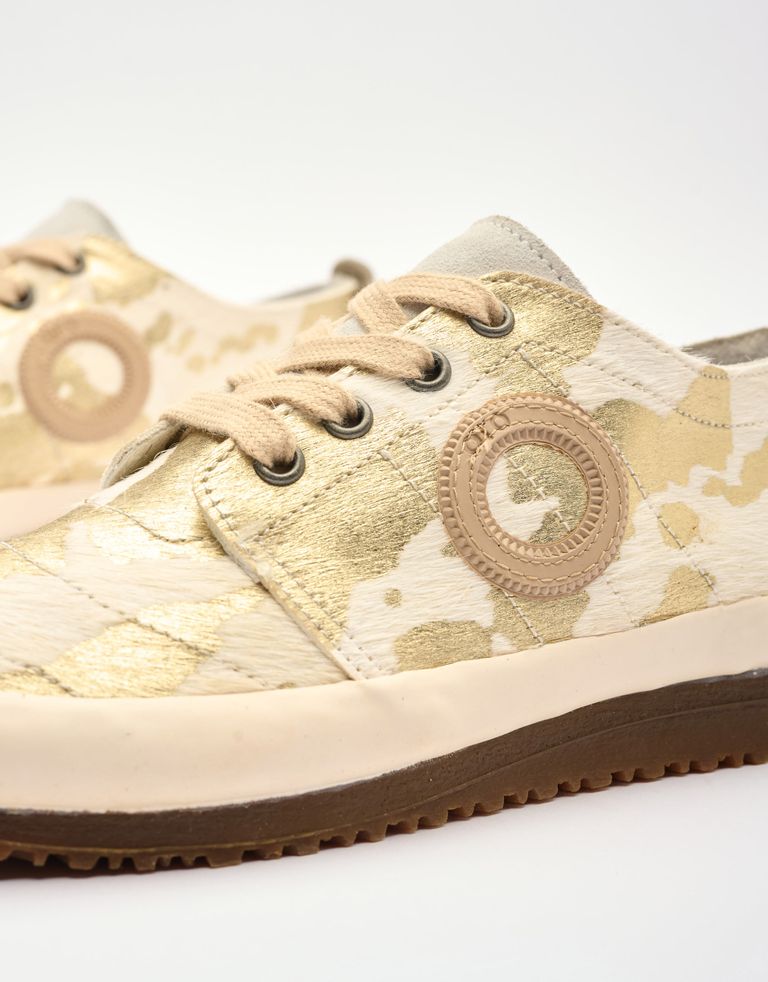 נעלי נשים - Aro - סניקרס עם הדפס JAQ - לבן   זהב4