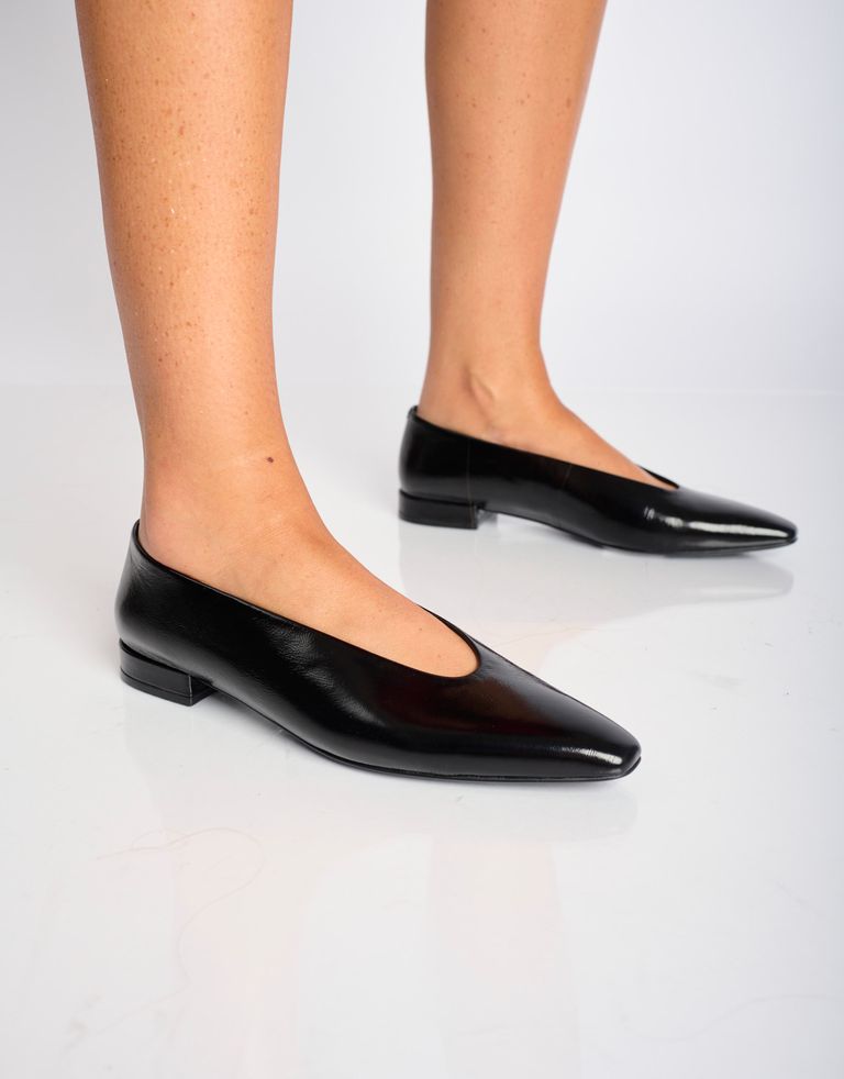 נעלי נשים - Jeffrey Campbell - נעלי סירה שטוחות HINTED - שחור3