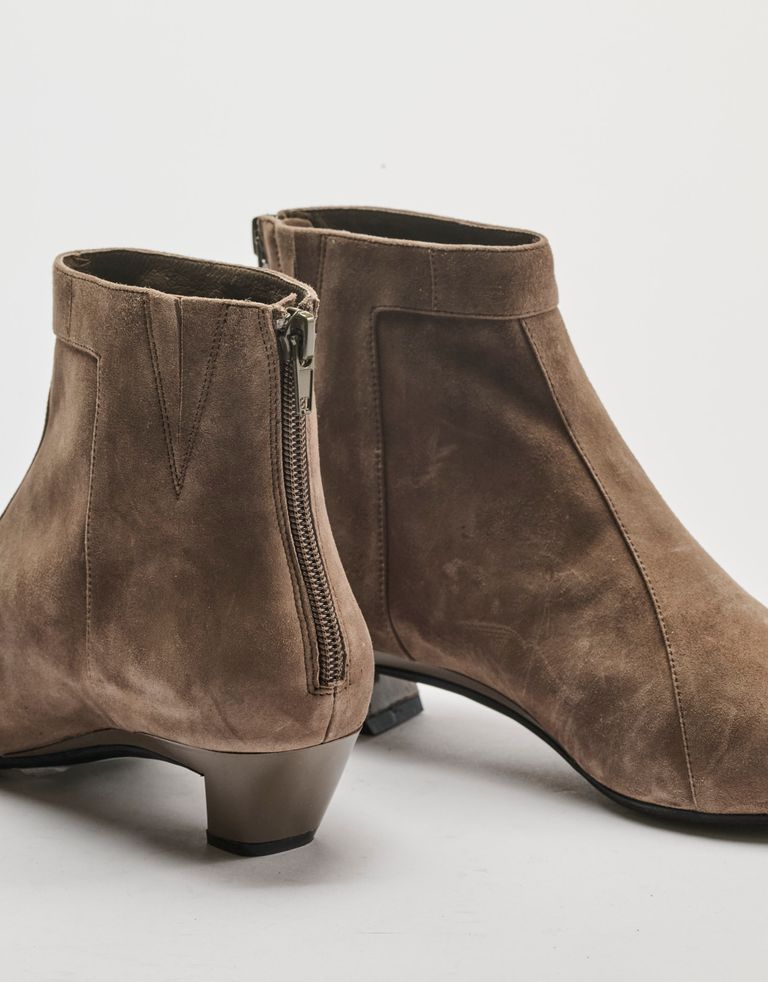 נעלי נשים - Jeffrey Campbell - מגפוני זמש MISTRESS - אפור חום2