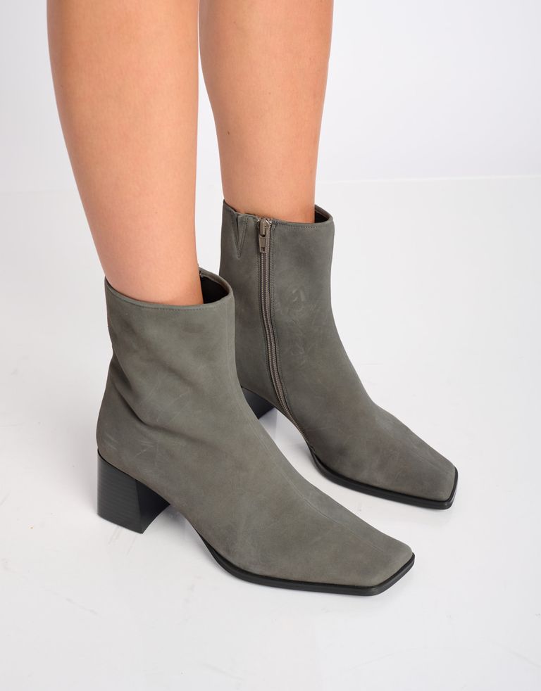 נעלי נשים - Jeffrey Campbell - מגפוני זמש SLIQUE - אפור2