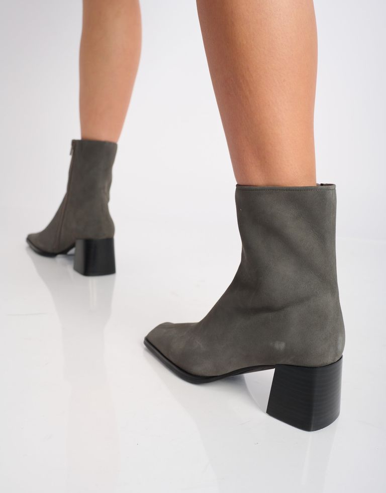 נעלי נשים - Jeffrey Campbell - מגפוני זמש SLIQUE - אפור4