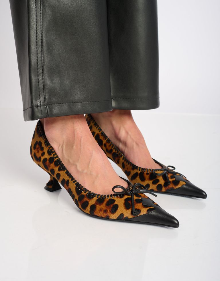 נעלי נשים - Jeffrey Campbell - נעלי סירה עם עקב TORPEDO - נמר1