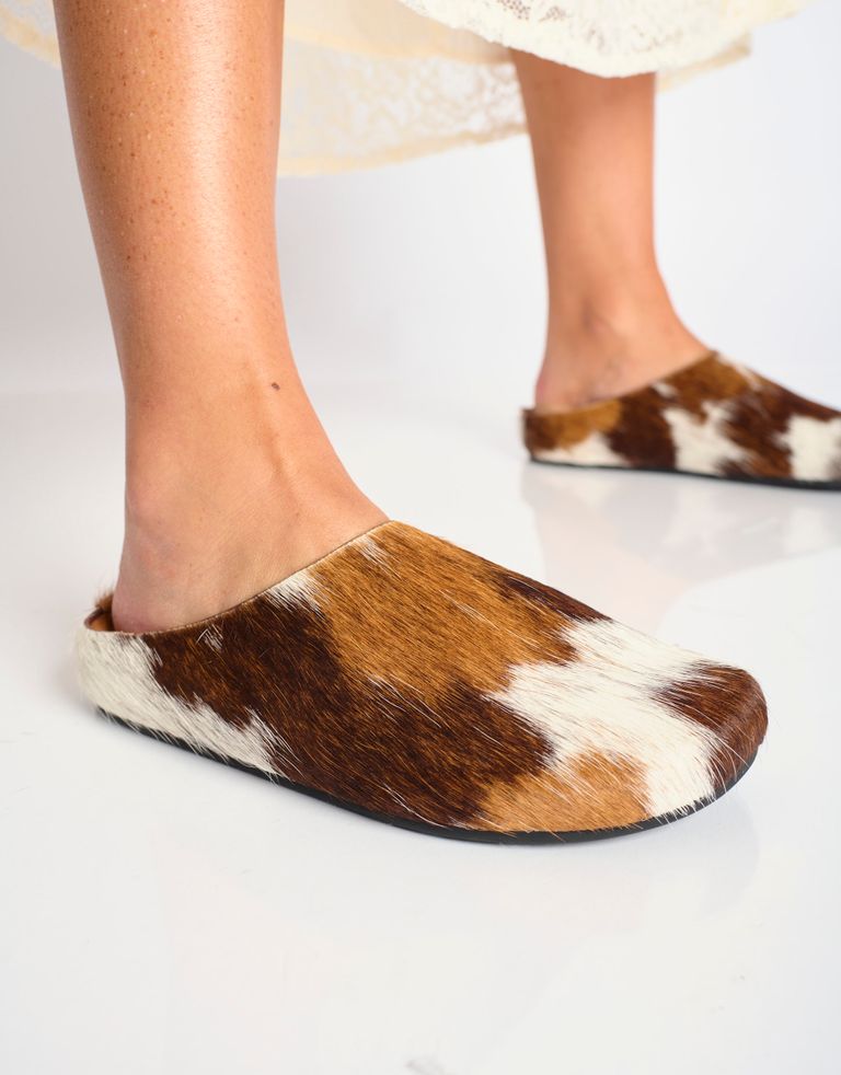 נעלי נשים - Jeffrey Campbell - כפכפי פרווה CONTENT - לבן   חום3