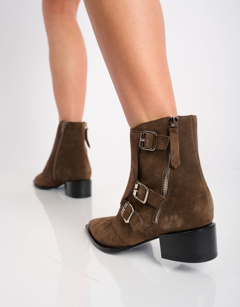 נעלי נשים - Jeffrey Campbell - מגפוני זמש DUCKI - חום כהה4