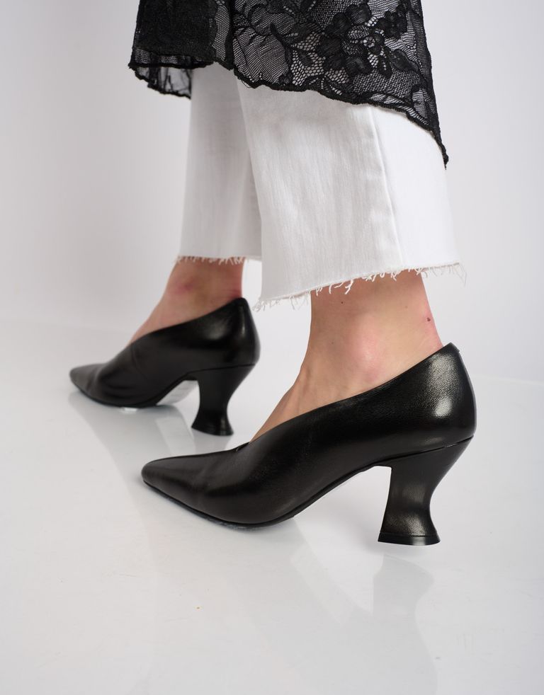 נעלי נשים - Jeffrey Campbell - נעלי סירה מעור HINTS - שחור4