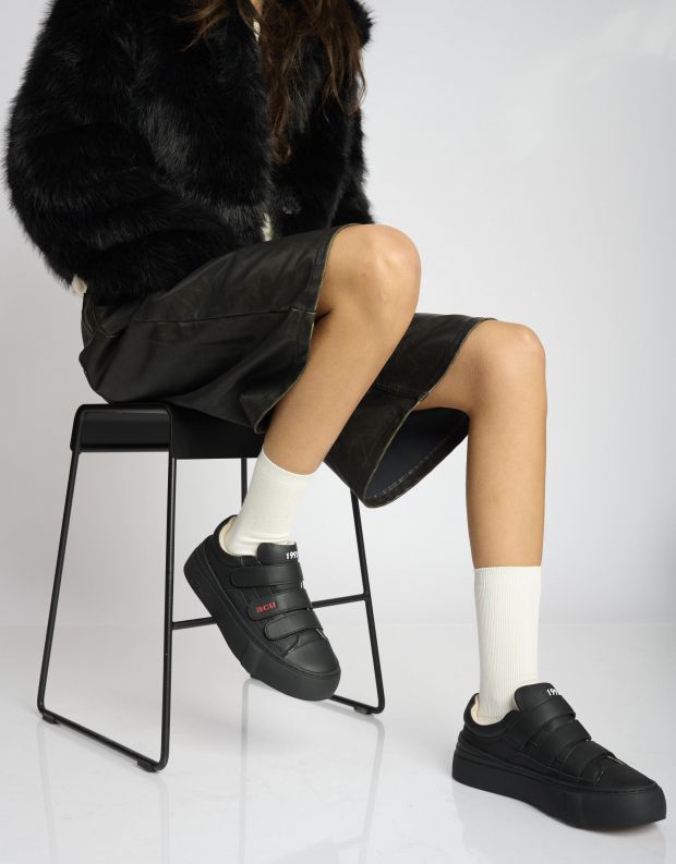 נעלי נשים - Acupuncture - סניקרס דמוי עור AFC STRAP - שחור