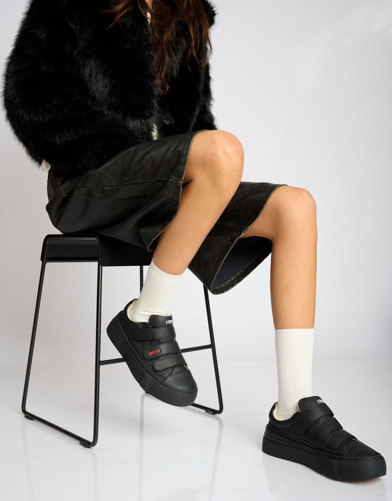 נעלי נשים - Acupuncture - סניקרס דמוי עור AFC STRAP - שחור