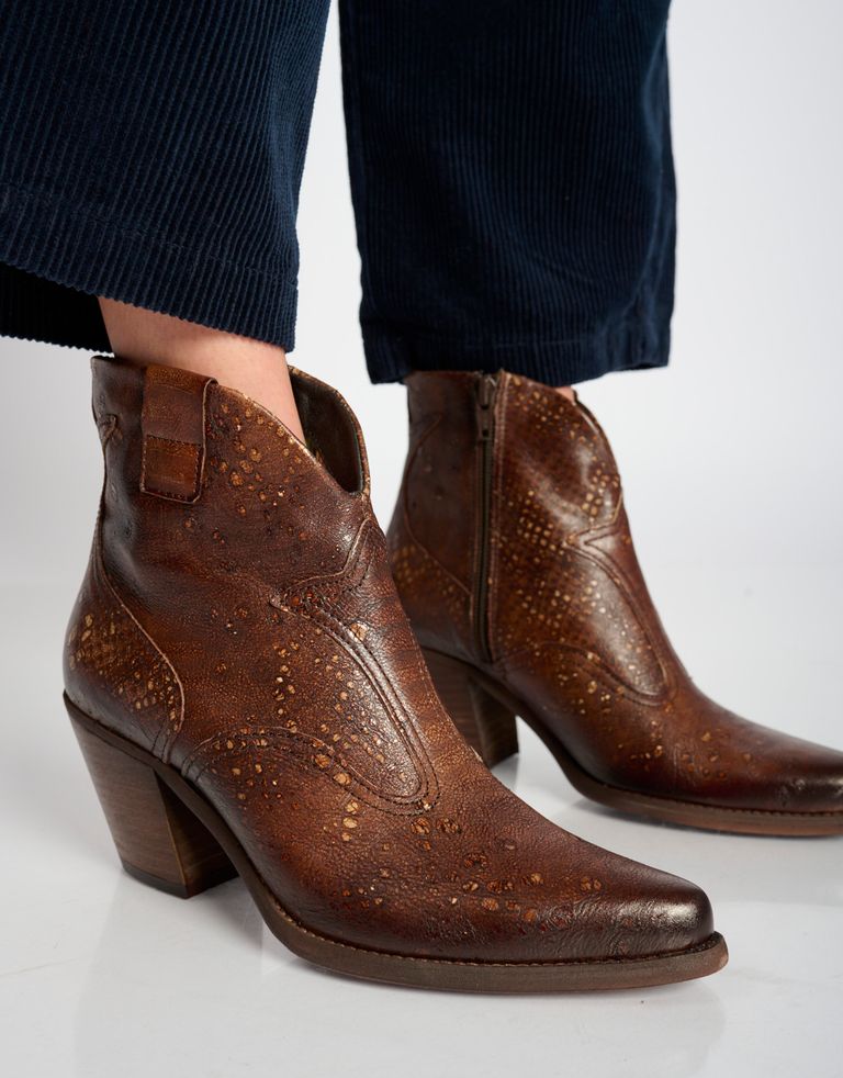 נעלי נשים - Felmini - מגפוני בוקרים  LAREDO - חום נחש1