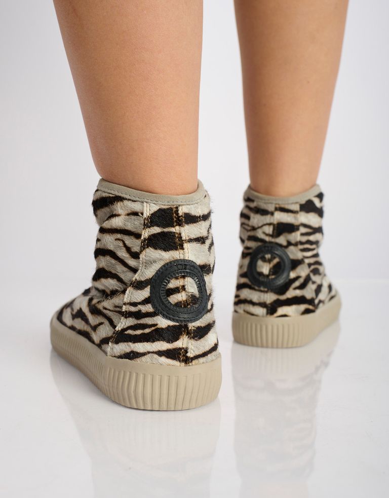 נעלי נשים - Aro - מגפונים עם והדפס  NOELLE - זברה4