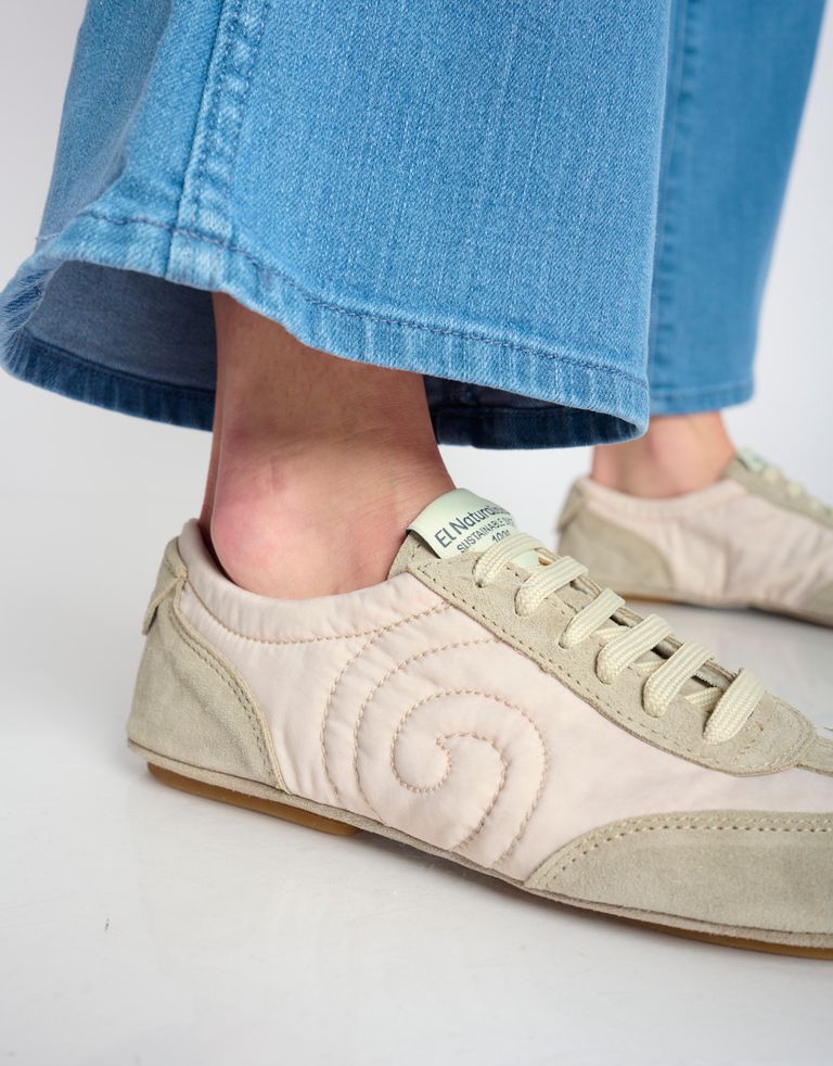 נעלי נשים - El Naturalista - סניקרס ניילון וזמש ESSENS - בז'3