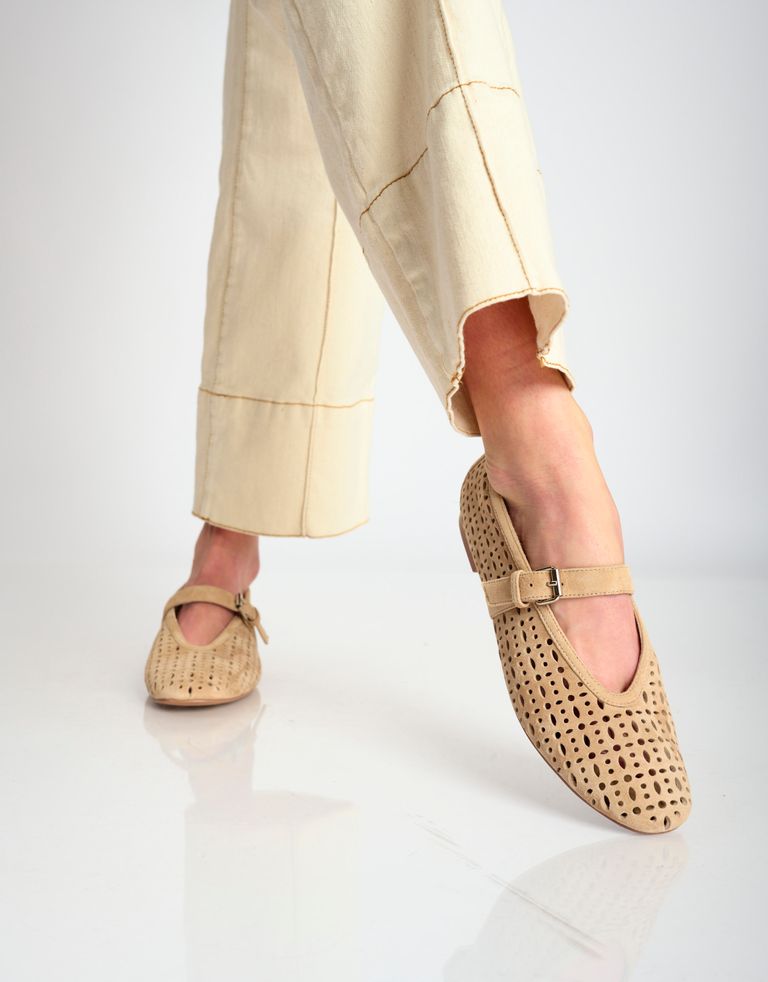 נעלי נשים - Bibi lou - נעלי בובה שטוחות MAIA - בז'1