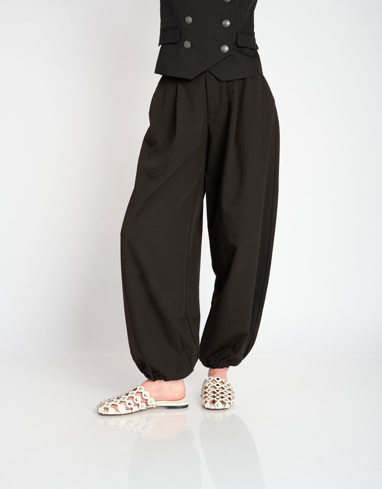 נעלי נשים - Bibi lou - כפכפי מיולז עם ניטים ALEX - לבן3