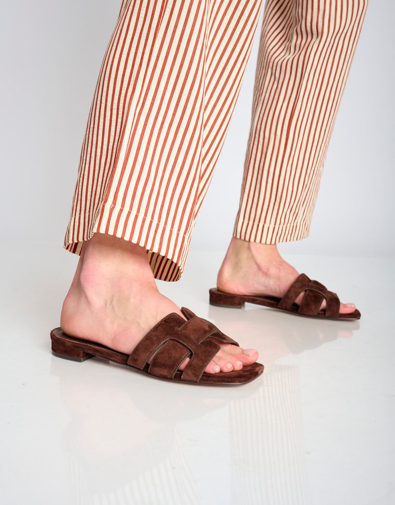 נעלי נשים - Bibi lou - כפכפי זמש שטוחים HOLLY - חום כהה3