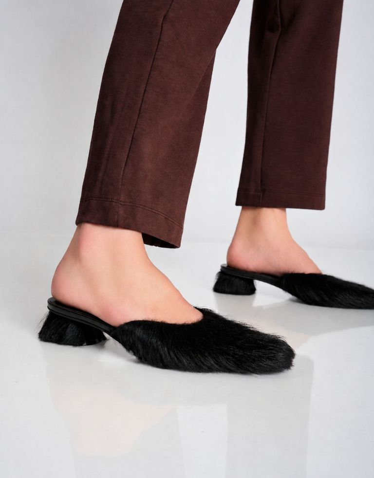 נעלי נשים - Jeffrey Campbell - כפכפי פרווה MOLLY - שחור1