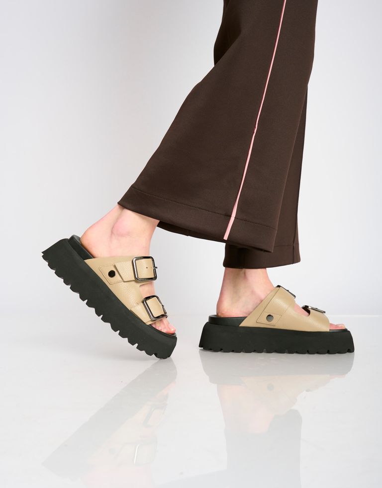 נעלי נשים - Yuko Imanishi - כפכפי פלטפורמה NONO - בז'1