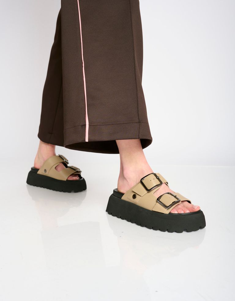 נעלי נשים - Yuko Imanishi - כפכפי פלטפורמה NONO - בז'3