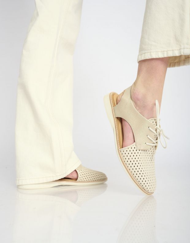 נעלי נשים - Rollie - סנדלי עור SLINGBACK PUNCH - בז'   לבן