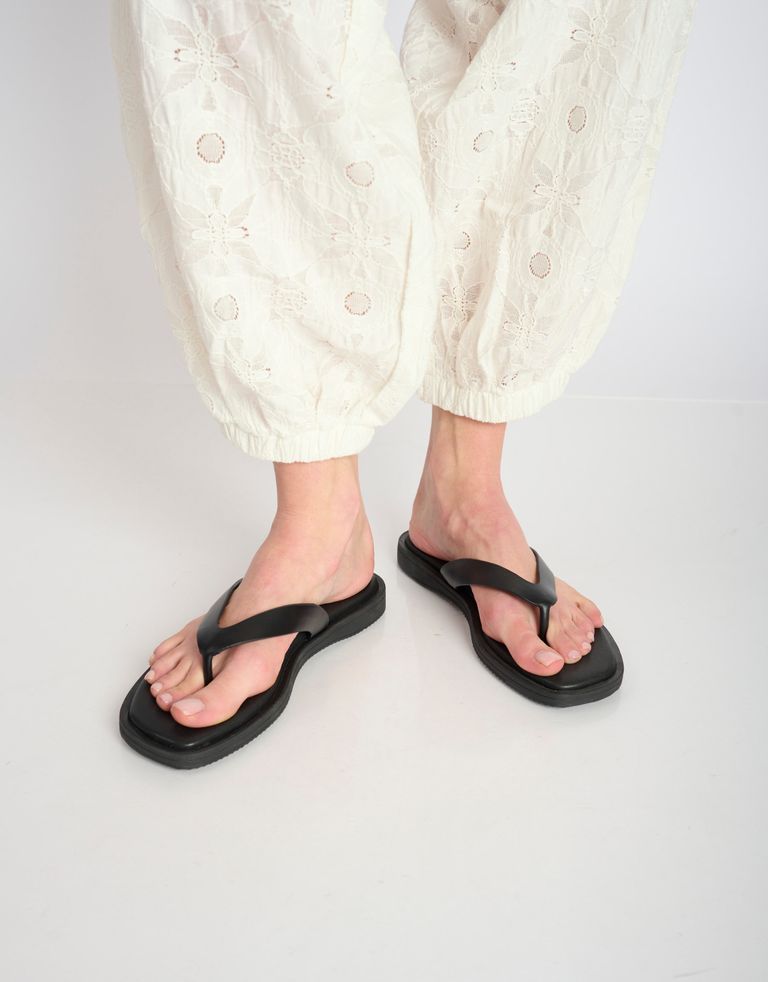 נעלי נשים - Rollie - כפכפי אצבע SQUARE TOE - שחור3