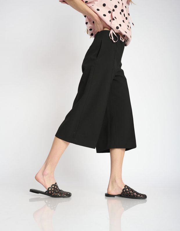 נעלי נשים - Bibi lou - כפכפי מיולז מעור ORIBU - שחור