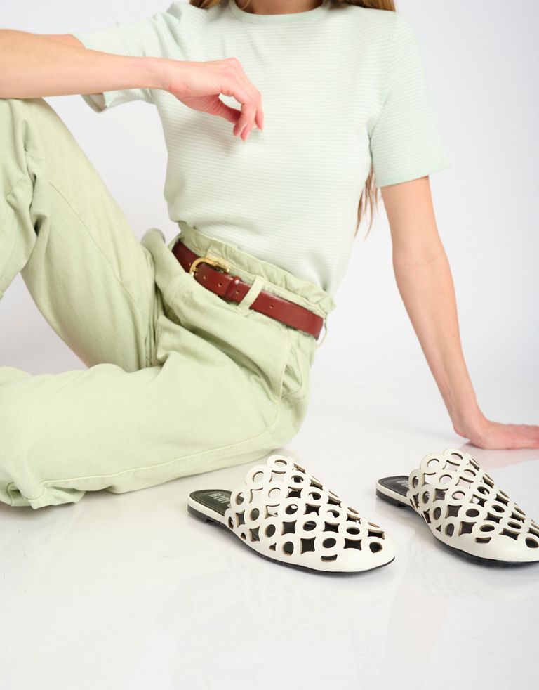 נעלי נשים - Bibi lou - כפכפי מיולז מעור ORIBU - לבן1