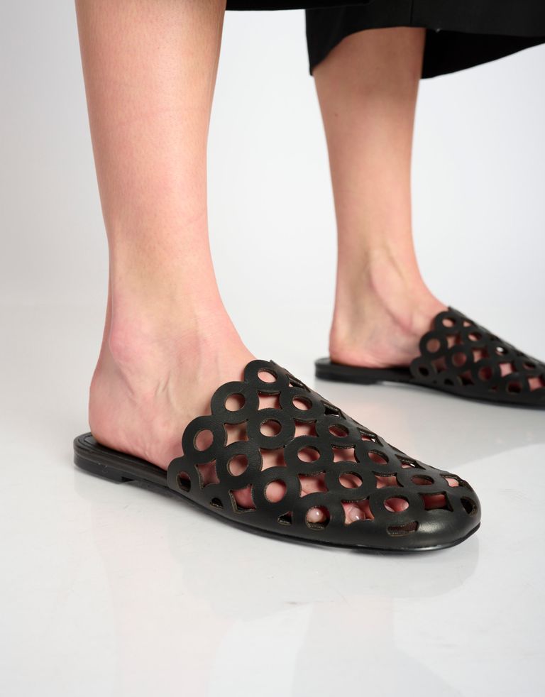 נעלי נשים - Bibi lou - כפכפי מיולז מעור ORIBU - שחור3