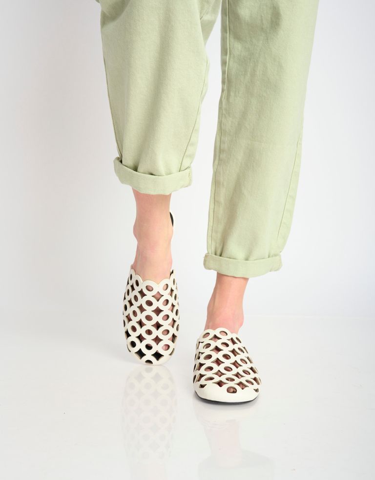 נעלי נשים - Bibi lou - כפכפי מיולז מעור ORIBU - לבן3