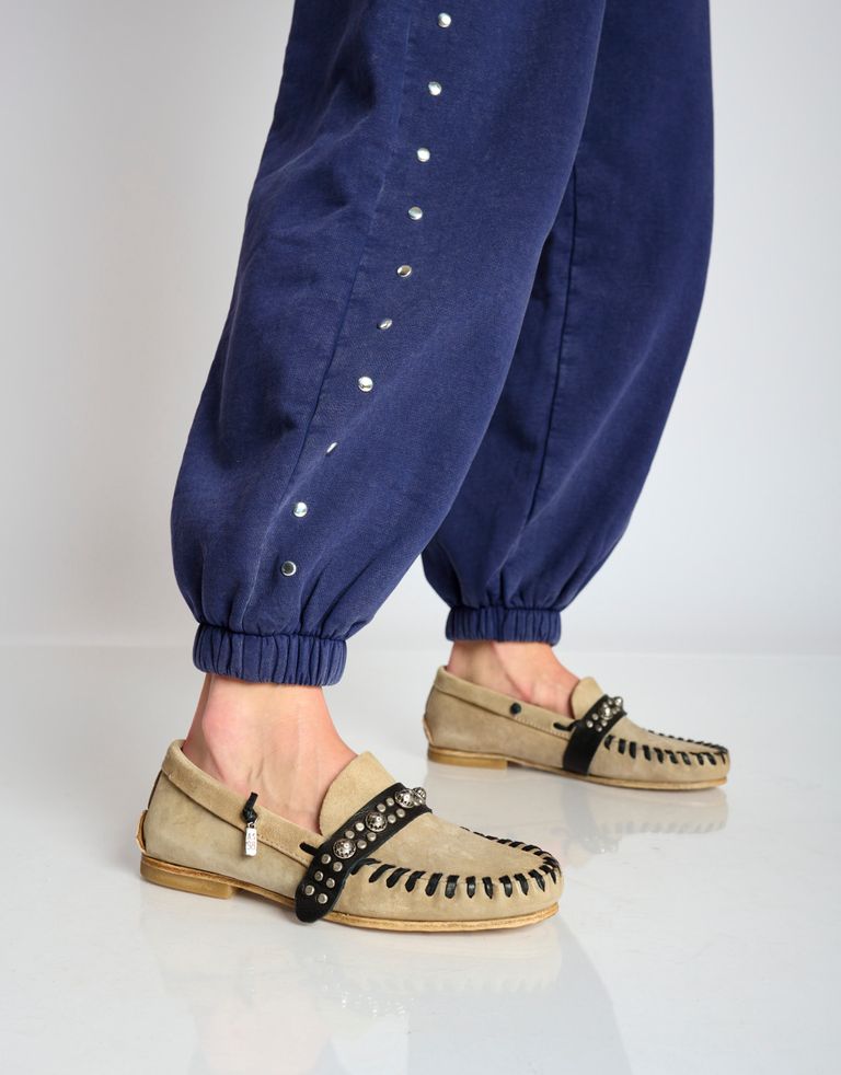 נעלי נשים - A.S. 98 - מוקסנים עם ניטים DOWE - בז'1