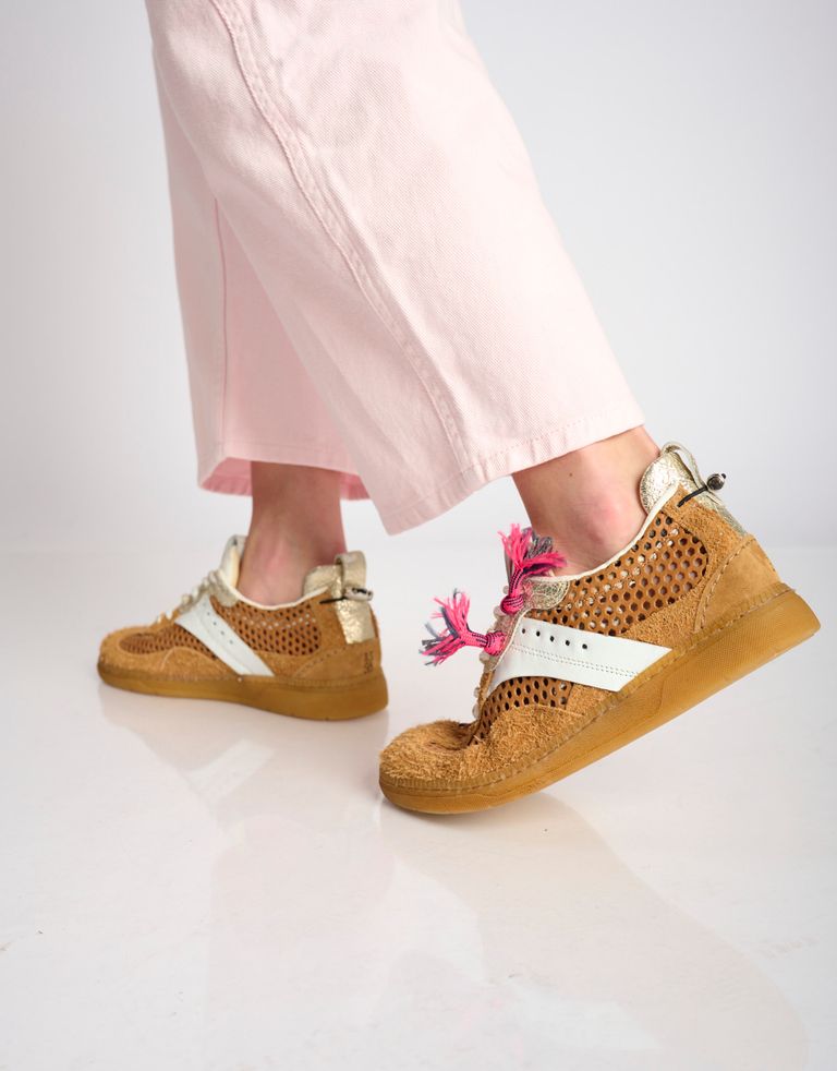 נעלי נשים - A.S. 98 - סניקרס  מחוררות OAKLEY - קאמל1