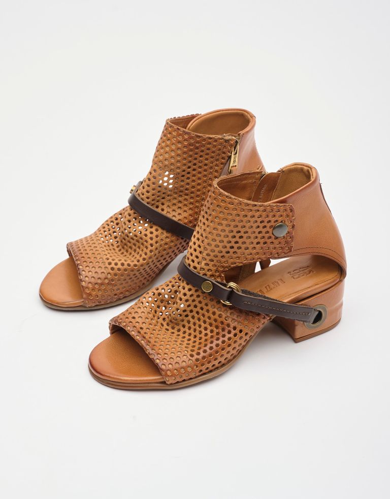 נעלי נשים - A.S. 98 - סנדלי עקב מחוררים FORO - קאמל2