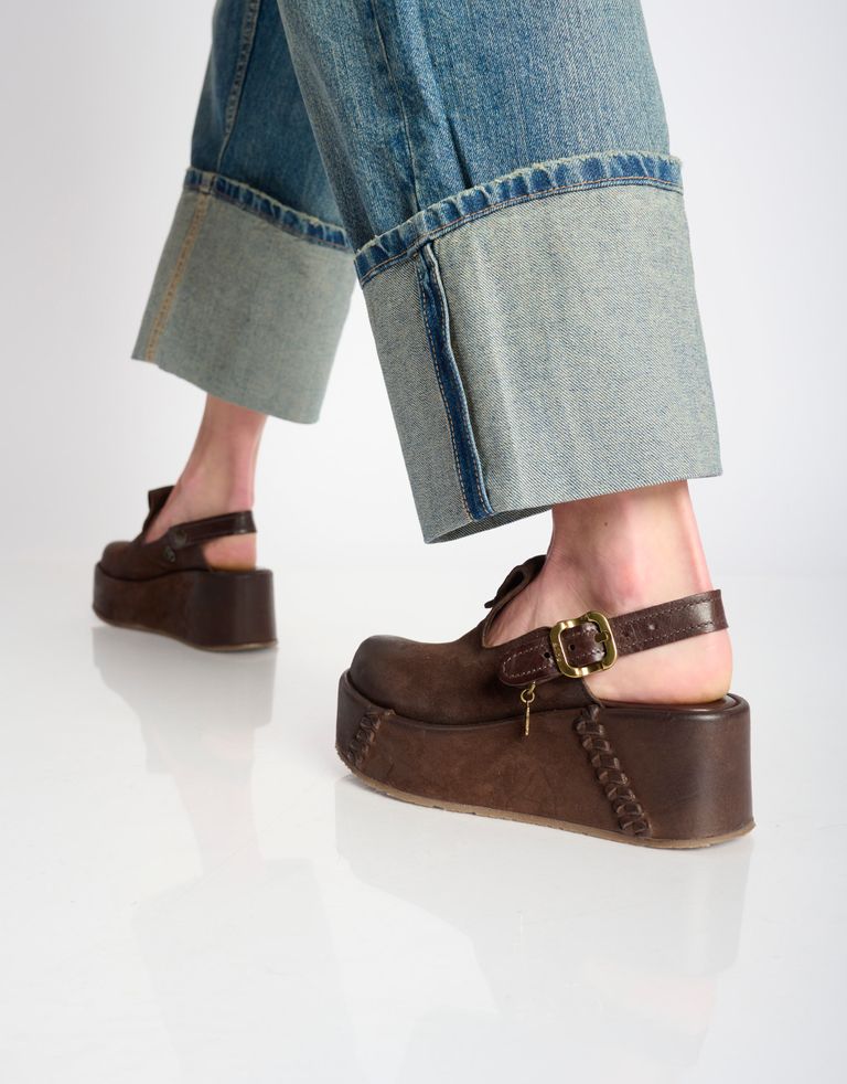 נעלי נשים - A.S. 98 - כפכפים עם אבזם MANOLA - חום כהה4