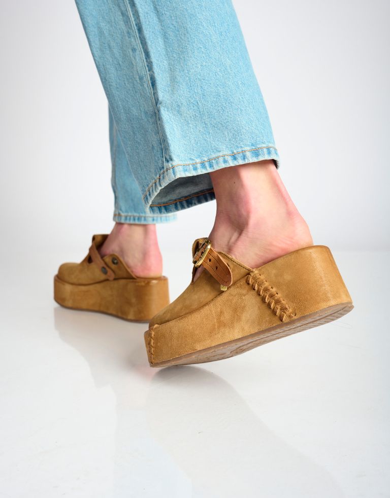 נעלי נשים - A.S. 98 - כפכפים עם אבזם MANOLA - חום בהיר4