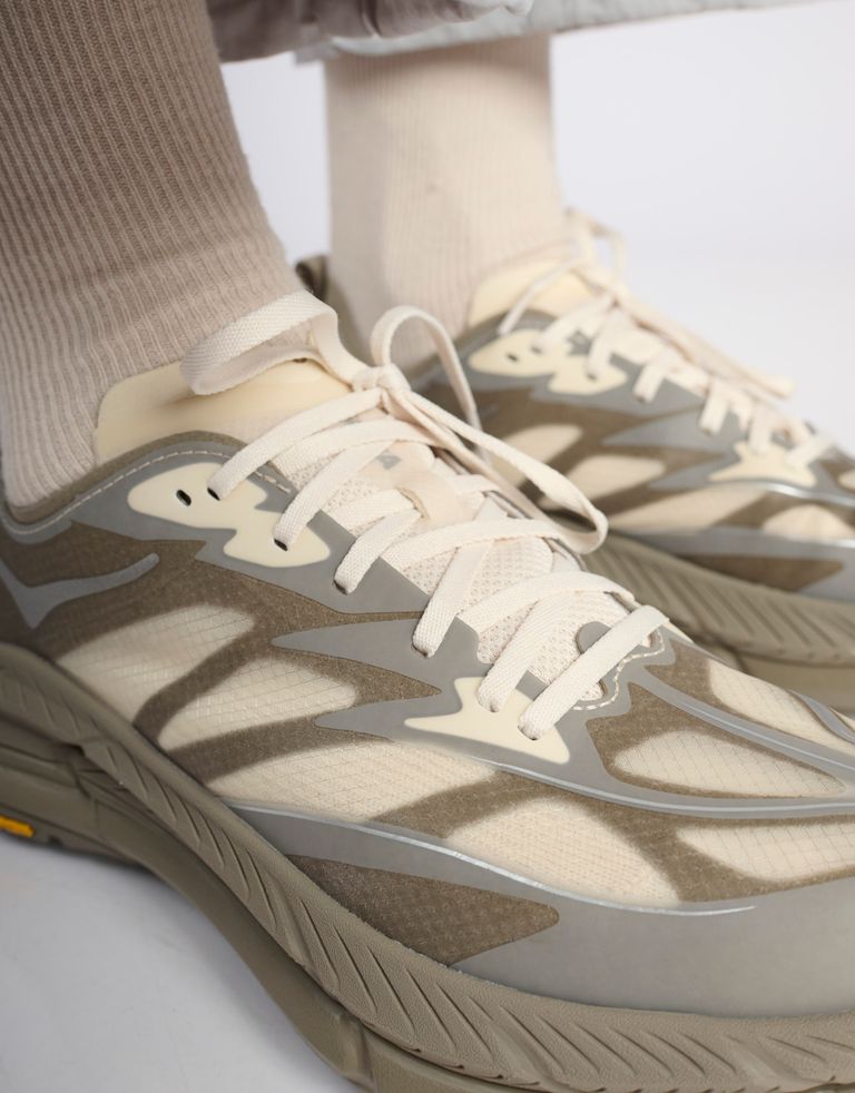 נעלי גברים - Hoka - סניקרס MAFATE SPEED 4LITE - אפור חום4