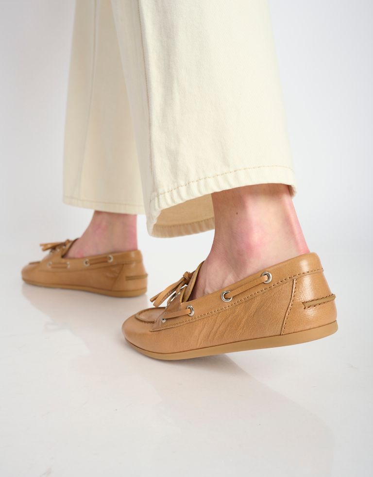 נעלי נשים - Jeffrey Campbell - נעלי מוקסין מעור BOAST - בז'4