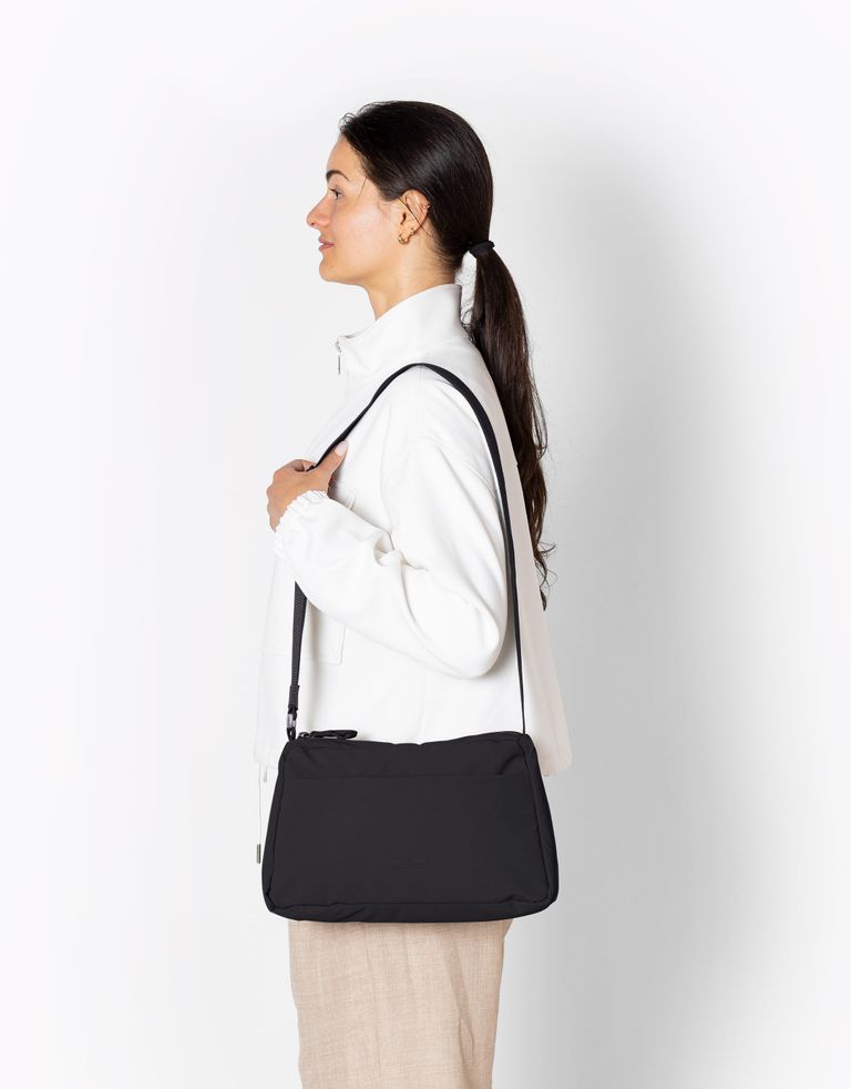 נעלי נשים - Ucon Acrobatics - תיק צד EMI MOSS - שחור4