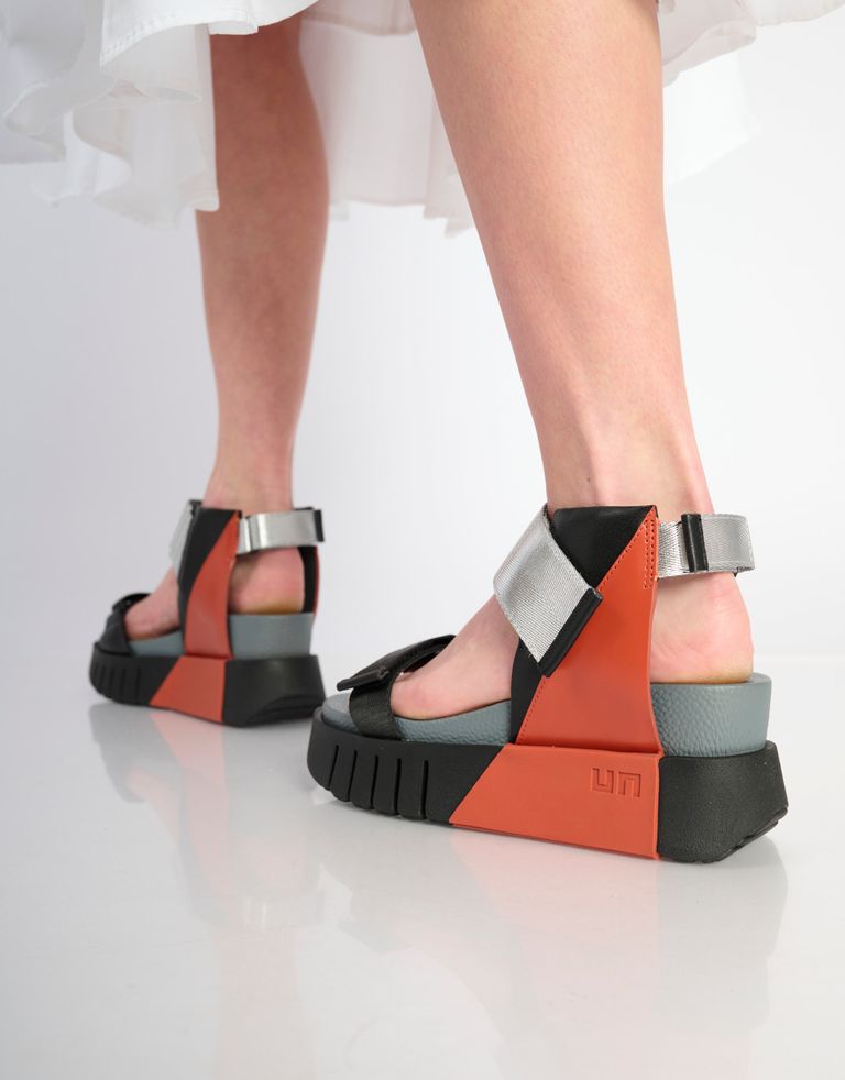 נעלי נשים - United Nude - סנדליי פלטפורמה DELTA RUN - שחור אדום3